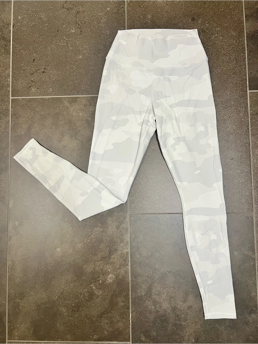ALO whit camo leggings